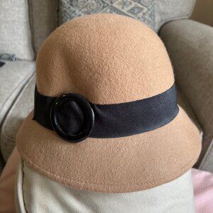 Brown cloche hat with black ribbon - 20s Flapper Gatsby Halloween